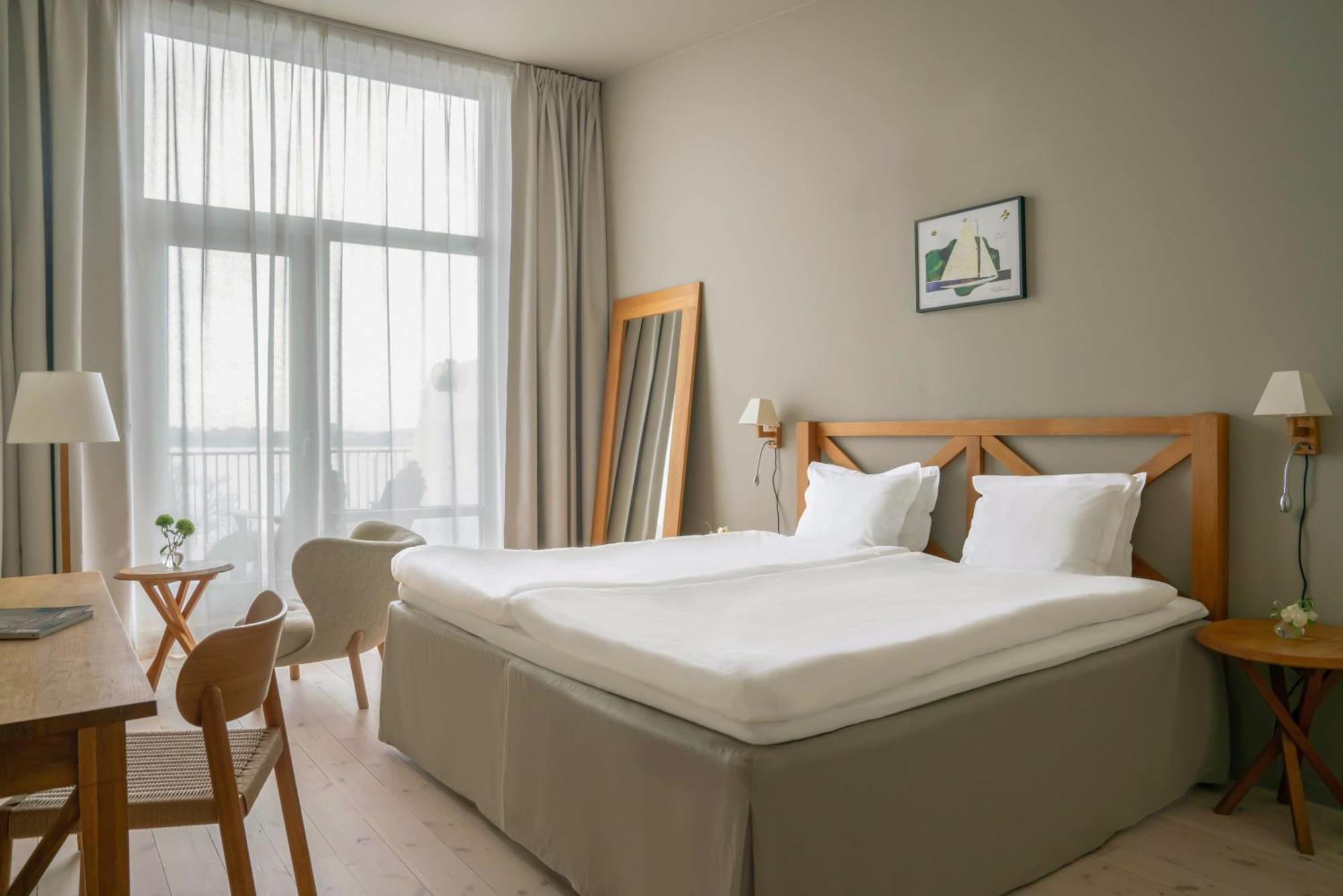 Hotel J, Stockholm, A Member Of Design Hotels Нака Екстериор снимка